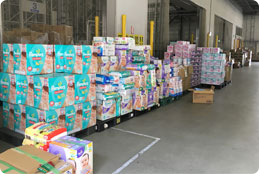 [写真]各拠点の備蓄品やグループでの購入品が支援物資とし
て16日から現地に到着