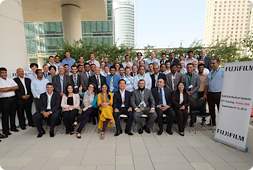 [写真]2013年にドバイで行われたKTT（knowledge transfer training 2013）の様子で、中東及びアフリカの19か国から75人が参加